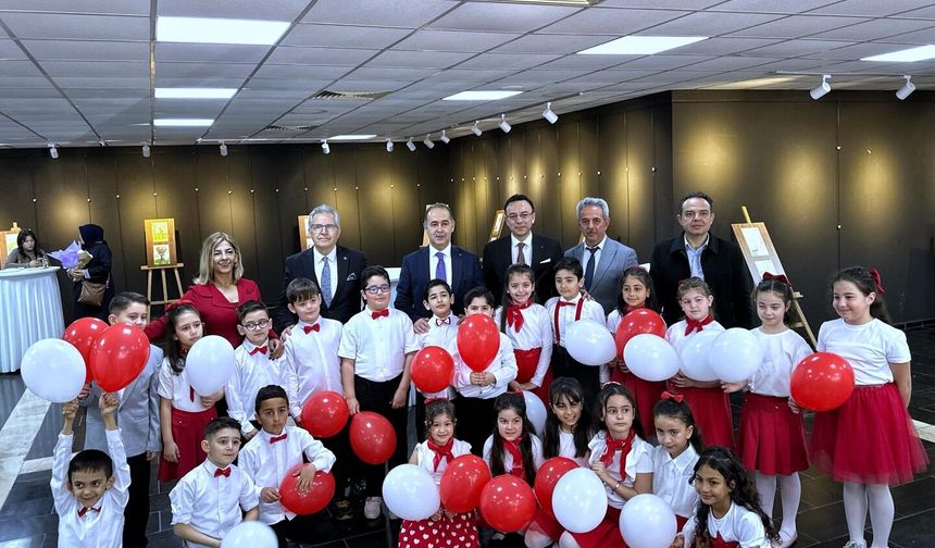 Bandırma'da Minik Ellerden Anlamlı Sergi: Çocukların Gözüyle "Değerlerimiz" Karikatürle Buluştu!