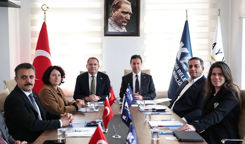 Ege'nin Başkanları Ayvalık'ta Buluştu! Lal Denizli ve Ahmet Aras'tan "Dirençli Gelecek" Vurgusu!