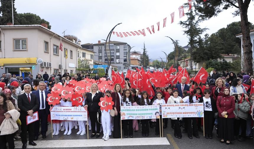 Bigadiç’te 23 Nisan Coşkusu! Belediye Başkanı Mustafa Göksel Çocukların Bayram Heyecanına Ortak Oldu