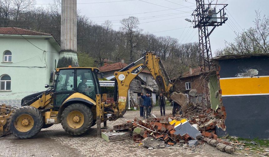 Kepsut’ta Hizmet Seferberliği! Sosyal Belediyecilikten Altyapıya 18 Nisan Çıkartması