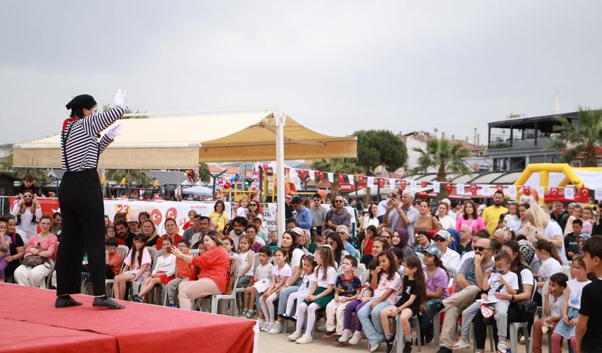 Burhaniye Belediyesi’nden Çocuklara 23 Nisan Şöleni: Şişme Parkurlar, Uçurtma Şenliği ve Tiyatro!