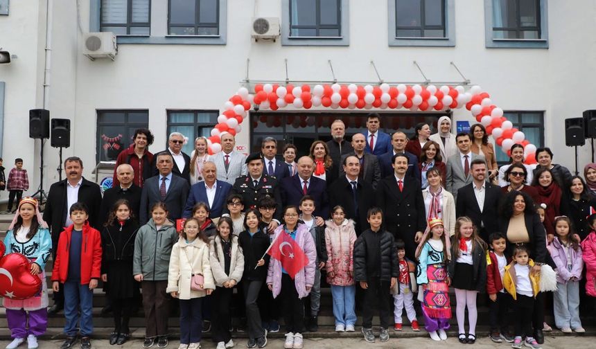 Gönen’de 23 Nisan Kutlamaları ve Ödül Töreni Gerçekleştirildi