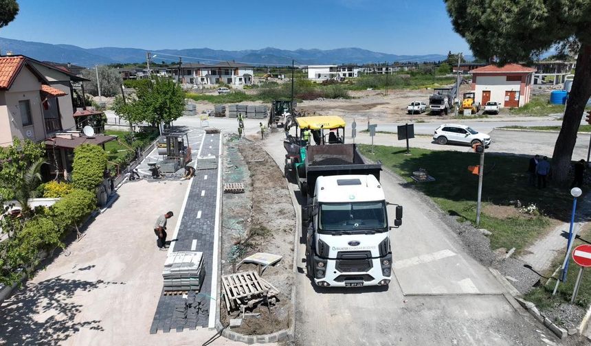 Burhaniye Enver Güreli Caddesi’nde Asfaltlama Çalışmaları Başladı