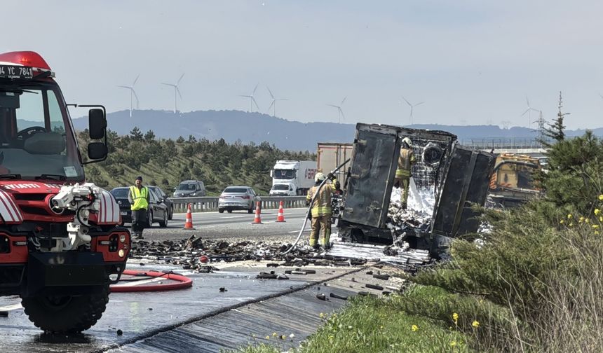 SON DAKİKA | Kuzey Marmara Otoyolu’nda Tır Yangını: Edirne İstikameti Trafiğe Kapatıldı! İşte O anlar Kamerada