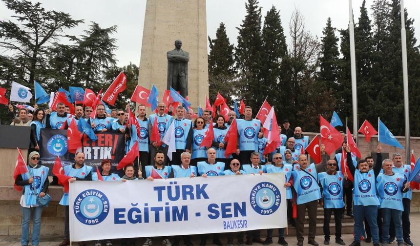 TÜRK EĞİTİM SEN’DEN SESSİZ YÜRÜYÜŞ VE GIYABİ CENAZE NAMAZI