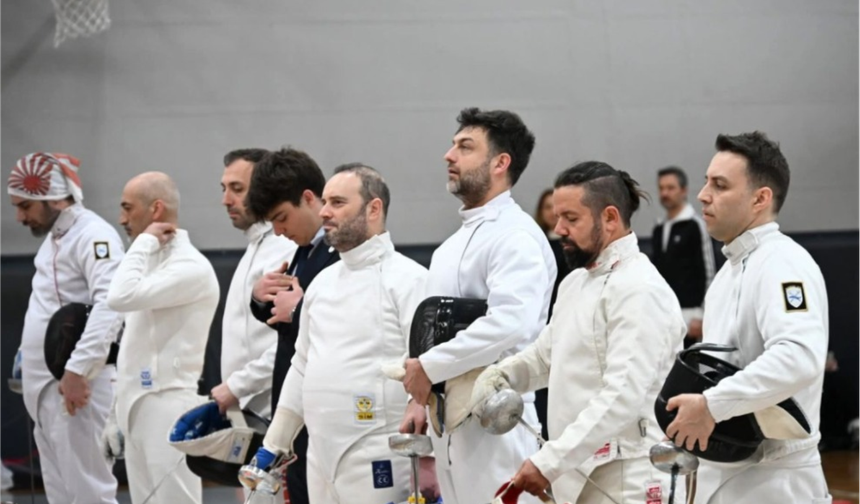 ESKRİM VETERANLAR TÜRKİYE KUPASINDA BALIKESİR'E GÜMÜŞ MADALYA