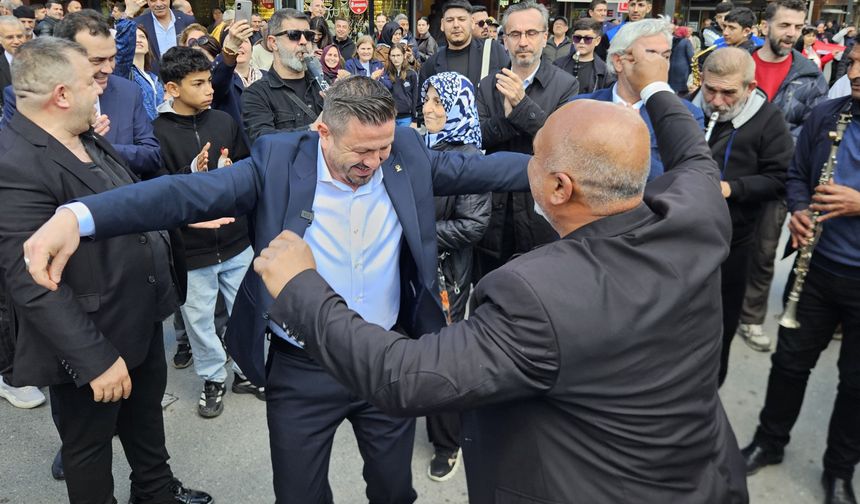 AK PARTİ İL BAŞKANI MEHMET AYDEMİR ROMAN KORTEJİNDE