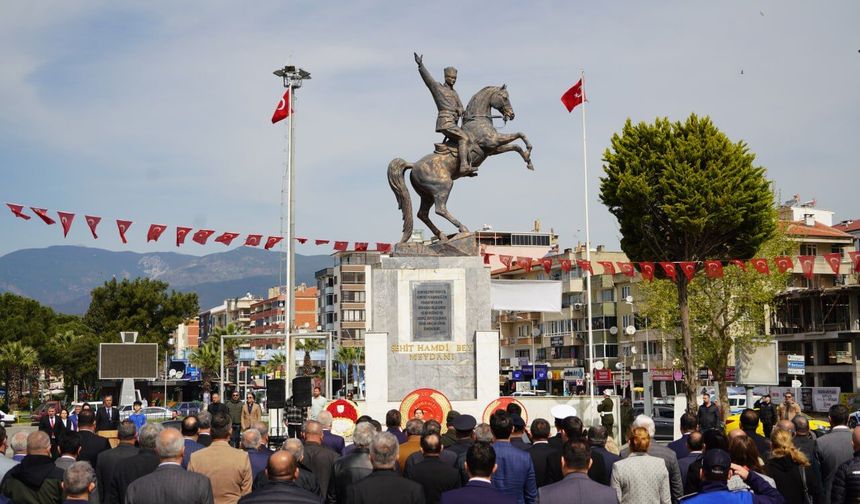 ATATÜRK EDREMİT'TE... 92. YIL KUTLAMALARI