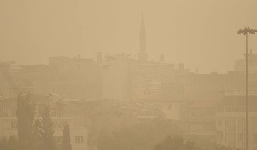 İstanbul’a Libya’dan Dev Toz Bulutu Geliyor! Sakın Araba Yıkamayın: Çamur Yağmuru İçin Saat Verildi!