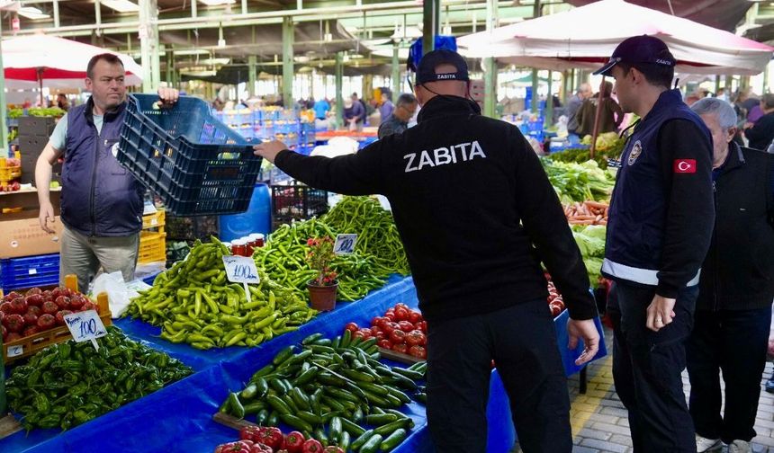 Burhaniye'de Vatandaşın Sofrasına Zabıta Kalkanı! Pazar Alışverişinde Hileye Geçit Yok: Denetimler Artırıldı!