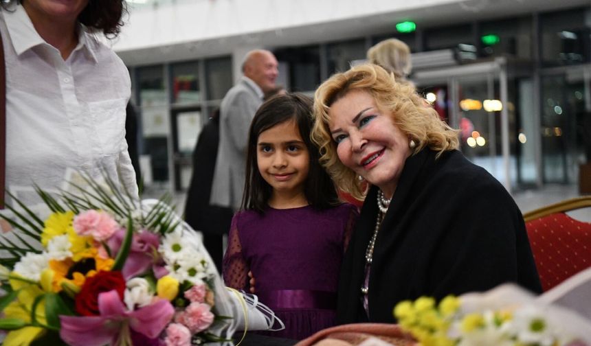 GÜLSİN ONAY'DAN BALIKESİR'DE UNUTULMAZ PİYANO RESİTALİ