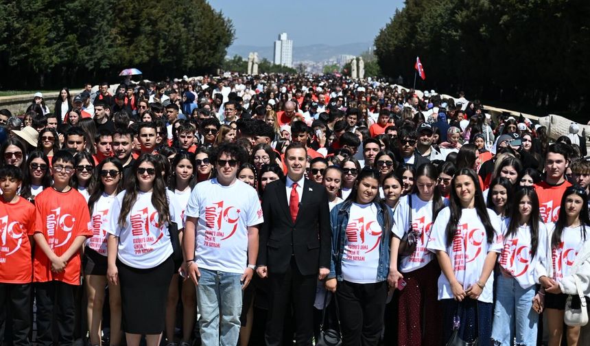 Başkan Ahmet Akın, 1071 Balıkesirli Gençle Anıtkabir’de