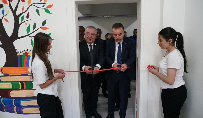 Edremit'te Eğitime Anlamlı Destek: Zeytinli Ortaokulu Kütüphanesi Açıldı