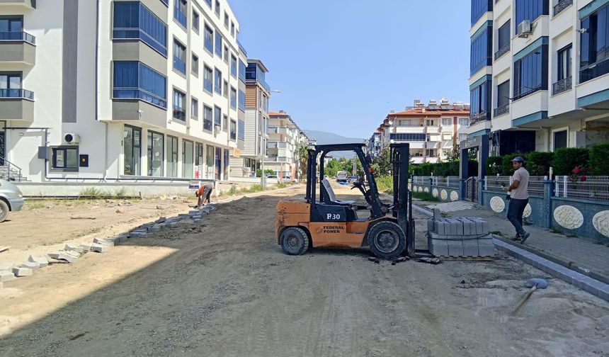 Edremit Altınkum’da Yol Seferberliği: Halide Onbaşı Caddesi Yenileniyor!