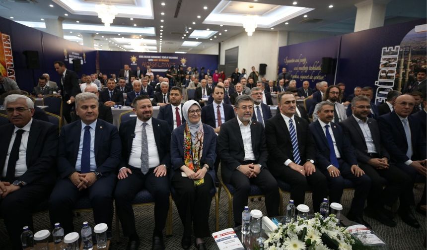 AYVALIK’TA STRATEJİ TOPLANTISI: TARIM, ÜRETİM VE YANGIN MÜCADELESİ MASADA