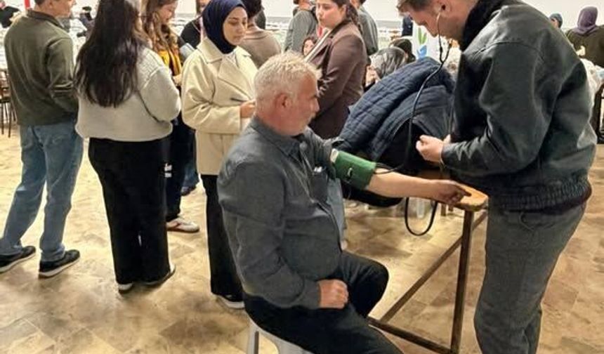 Balya'da Mahalle Sakinlerine Sağlık Taraması! BAÜN Öğrencileri Sahaya İndi