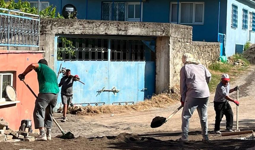 Bigadiç'te Altyapı Mesaisi Sürüyor! Ekipler İlçenin Farklı Noktalarında Sahada