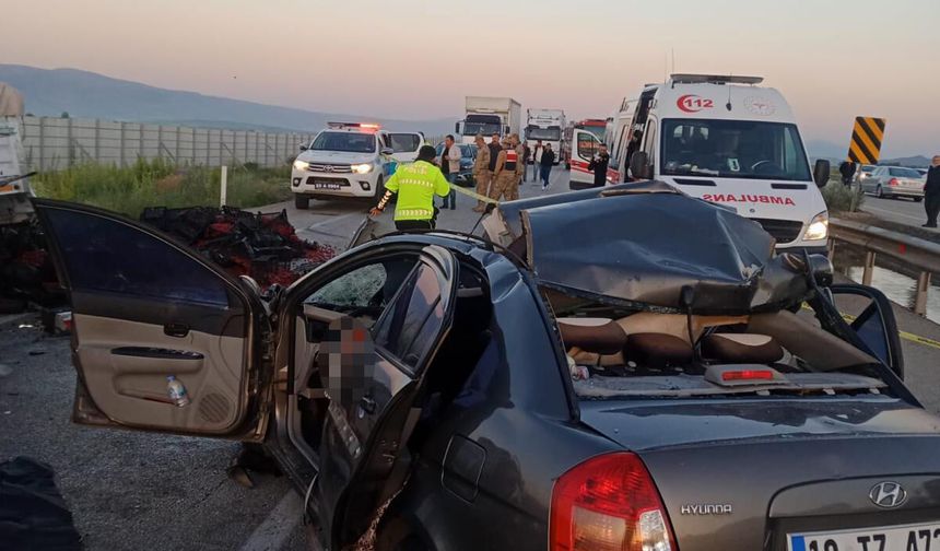 Erzurum’da Katliam Gibi Kaza! Otomobil ile Kamyonet Çarpıştı: 3 Ölü, 3 Yaralı Var! İşte Korkunç Kazanın Detayları!
