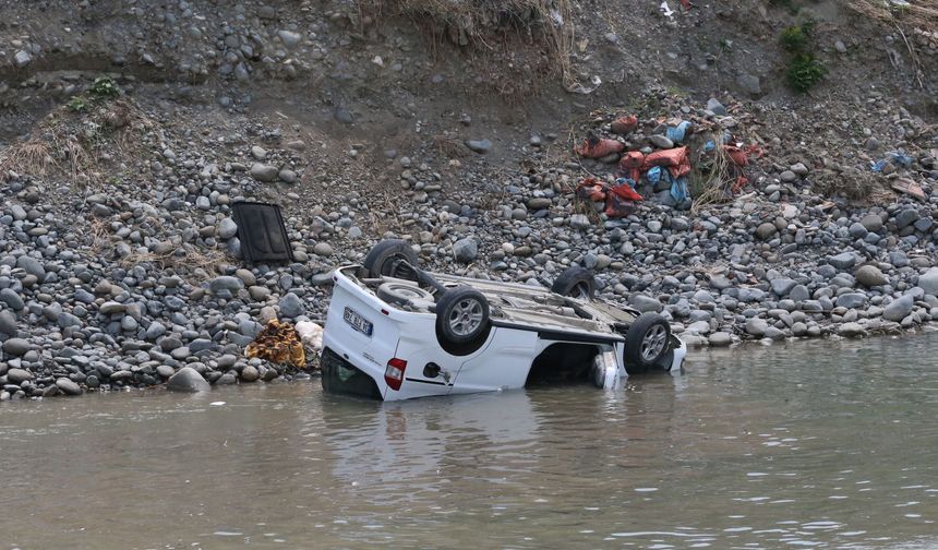 Hatay’da Feci Kaza! Kontrolden Çıkan Araç Karaçay Nehri’ne Uçtu: 55 Yaşındaki Sürücüden Acı Haber Geldi!