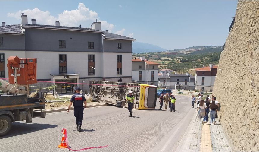 Bursa İnegöl’de Korkunç Kaza! TOKİ Mevkisinde Halk Otobüsü Devrildi: Ekipler Acil Koda Geçti, İşte Detaylar!