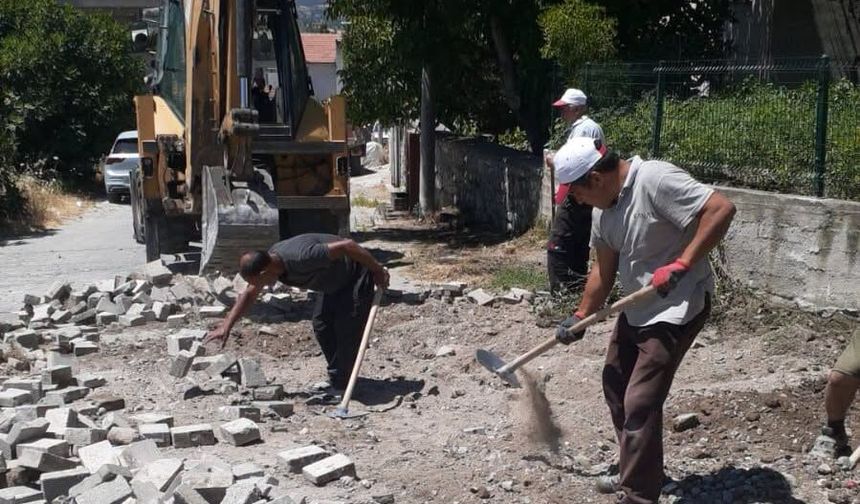 Bigadiç Belediyesi Sahaya İndi: İlçenin Çehresini Değiştirecek Altyapı ve Yol Seferberliği!