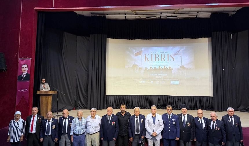 Bandırma'da Gözyaşları Sel Oldu! "52 Yıl Sonra Kıbrıs" Belgeseli Salondakileri Derinden Etkiledi!
