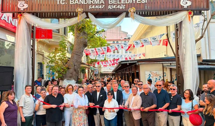 Bandırma'da Sanatın Kalbi Artık Bu Sokakta Atıyor! Dursun Mirza Bandırma Sanat Sokağı’nın Açılışını Yaptı!