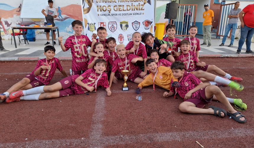 Depremden Etkilenen Çocuklar Balıkesir'de Futbolun Birleştirici Gücüyle Buluştu! U11 Turnuvası Tamamlandı