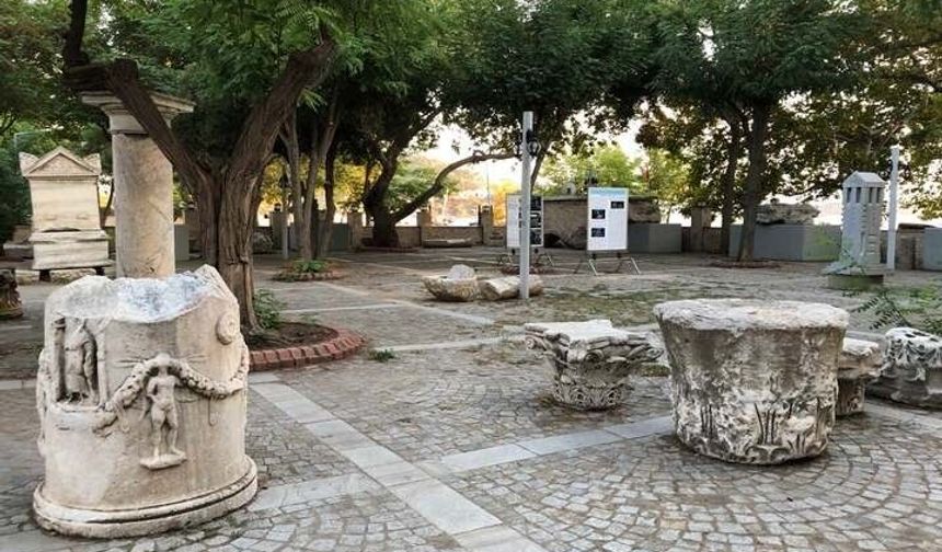 Erdek'te Kültür Skandalı: 78 Yıllık Tarihi Açık Hava Müzesi Kapatıldı, Eserler Bahçeye Taşındı! CHP'li Sarı'dan Tepki: