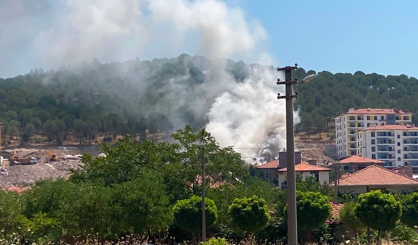 Balıkesir Sındırgı’da Şantiye Yangını: Konteyner Ve Çadır Alev Alev Yandı!