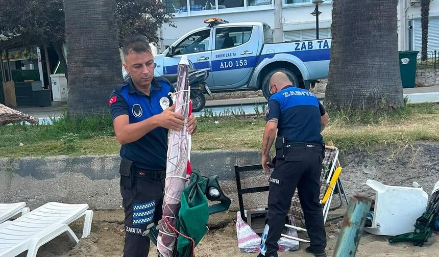Erdek'te Kumsallara Zincirlenen ve Betona Sabitlenen Şezlonglar Zabıta Tarafından Kaldırıldı!