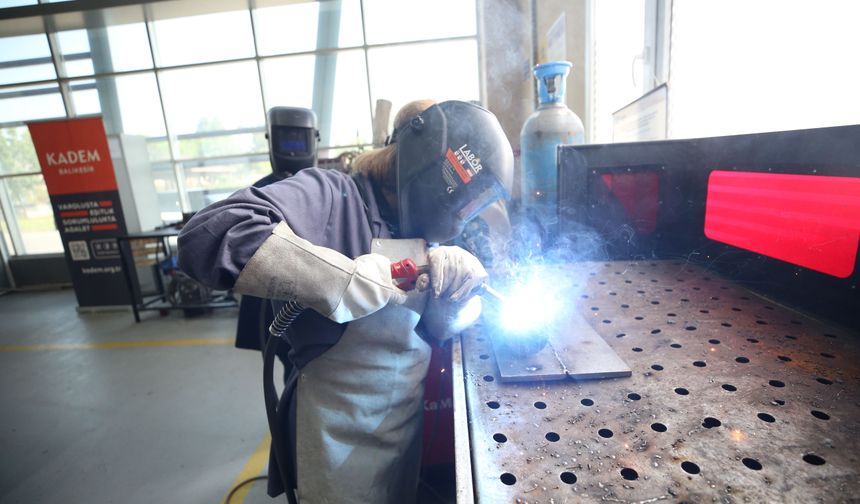 Kadınlar Kaynak Makinesinin Başına Geçti, Fabrikalarda İşbaşı Yapacak
