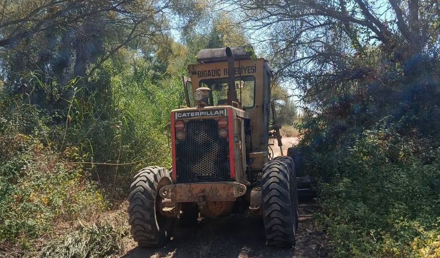 Balıkesir'de Çiftçiye Büyük Müjde: Tarlaya Giden Yollar Baştan Aşağı Yenileniyor!
