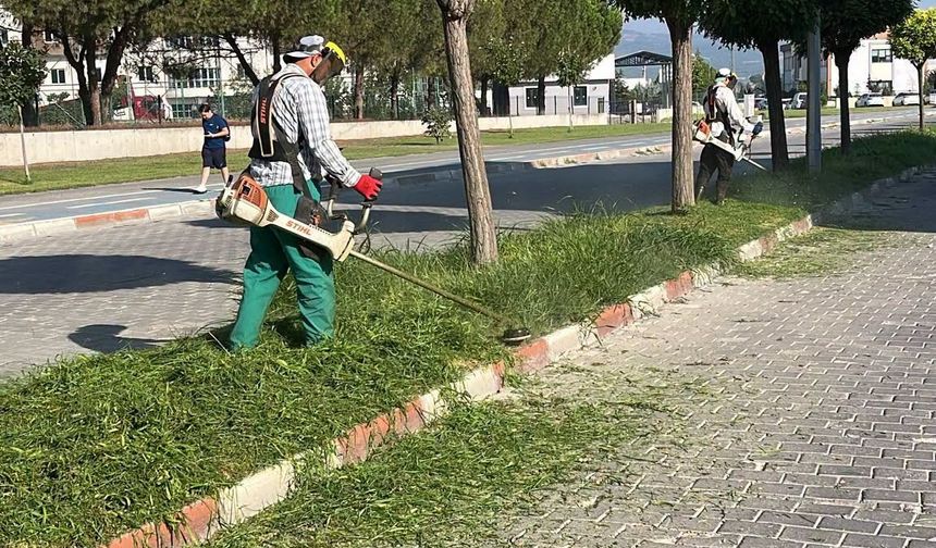 Bigadiç Belediyesi Temizlik ve Bakım Çalışmaları: Şehrin Her Köşesine 7/24 Estetik Dokunuş!