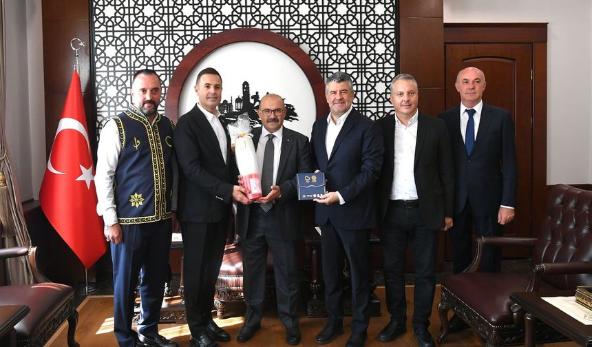 Balıkesir’de Kurtdereli Zirvesi! Ahmet Akın, Mesut Akbıyık ve Güreş Ağası Kemal Aydın Vali Ustaoğlu’nu Ziyaret Etti