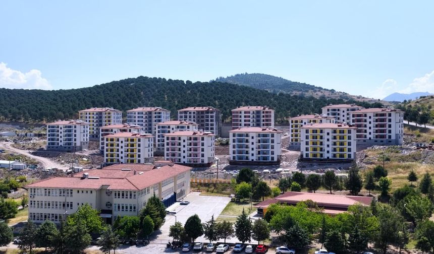Sındırgı'da Depremzedeler Yuvalarına Kavuşuyor: 305 Konut Ve 1 İş Yeri Bugün Teslim Ediliyor!