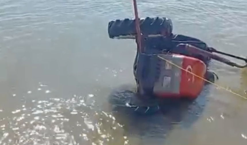 Balıkesir’de Traktör İkizcetepeler Barajı’na Devrildi! 6 Metre Derinlikten Çıkarıldı