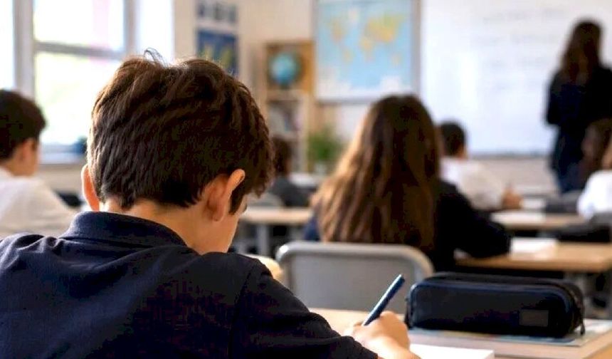 17 Milyon Öğrenci İçin İlk Zil Yarın Çalacak: Okullarda Yeni Dönem Başlıyor!
