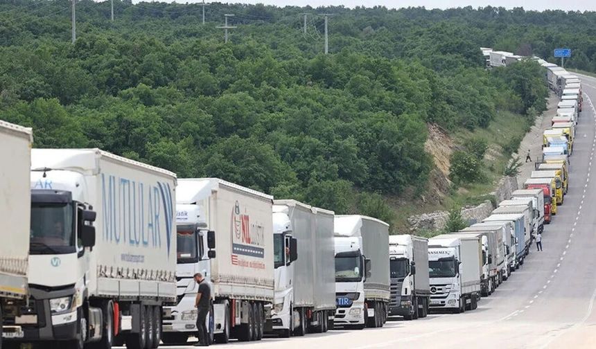 Bulgaristan-Türkiye Sınırında Ticari Hareketlilik Rekor Kırdı: 18 Km Kuyruk!