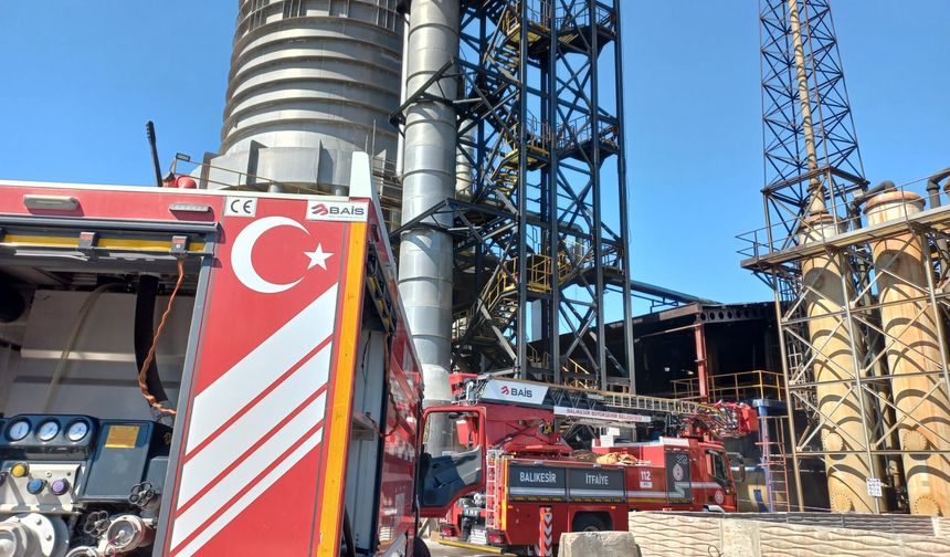 Bandırma’da Korkutan Yangın! İşletmenin Depolarından Alevler Yükseldi