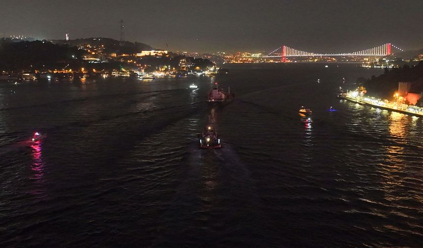 İstanbul Boğazı'nda Facianın Eşiğinden Dönüldü! Karaya Çarpmak Üzereyken Son Anda Durdu: Gemi Trafiği Durduruldu!