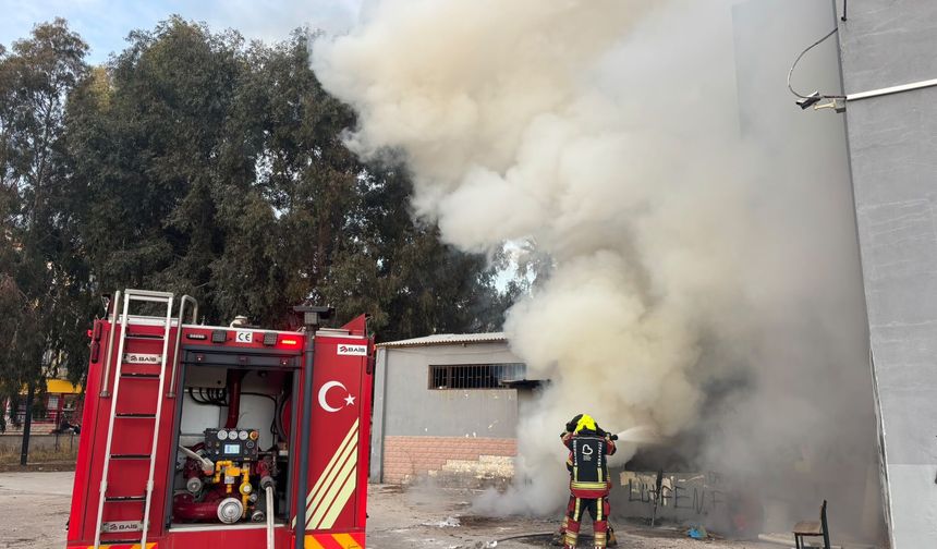 Ayvalık'ta Okulun Kalorifer Dairesinde Yangın! İtfaiye Ekipleri Müdahale Etti