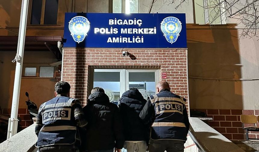 Bigadiç’te 1,5 Milyon Liralık Dolandırıcılık! Sahte Emniyet Müdürleri Yakalandı