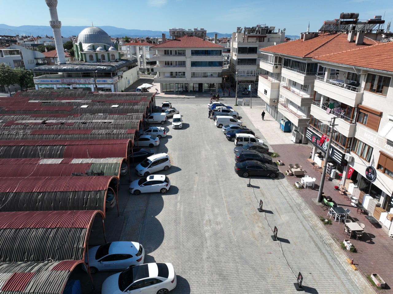 Akçay Mahallesi̇’nde Kapali Pazaryeri̇ Çevresi̇ Yeni̇lendi̇ (3)