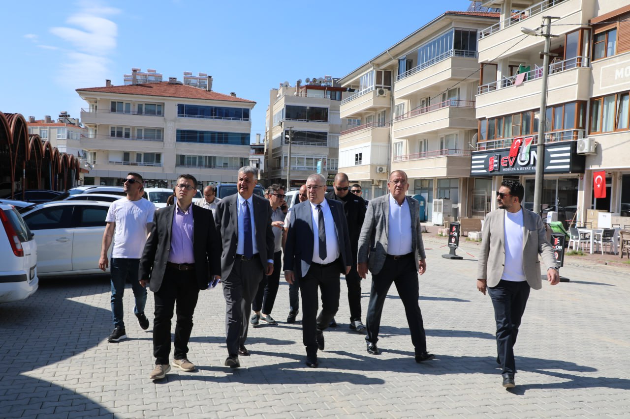 Akçay Mahallesi̇’nde Kapali Pazaryeri̇ Çevresi̇ Yeni̇lendi̇ (7)