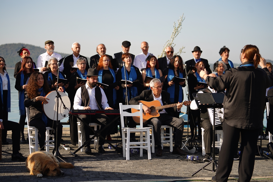 Ayvalık Giritliler Derneği Mübadele Türküleri Ve Rebetiko Korosu