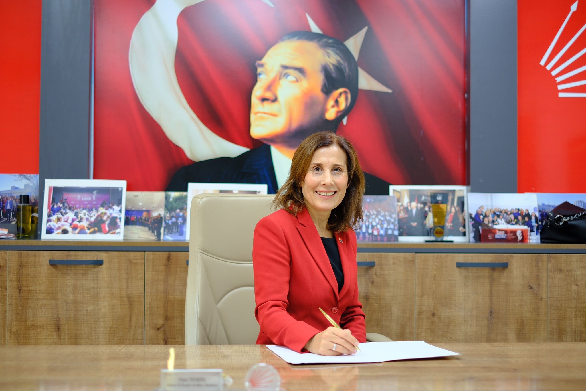 Oya Tekin Kimdir
