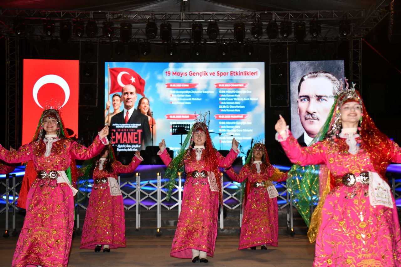 Zeybekler Bulusmasi Ve Kahramanlik Konserine Buyuk Ilgi 13