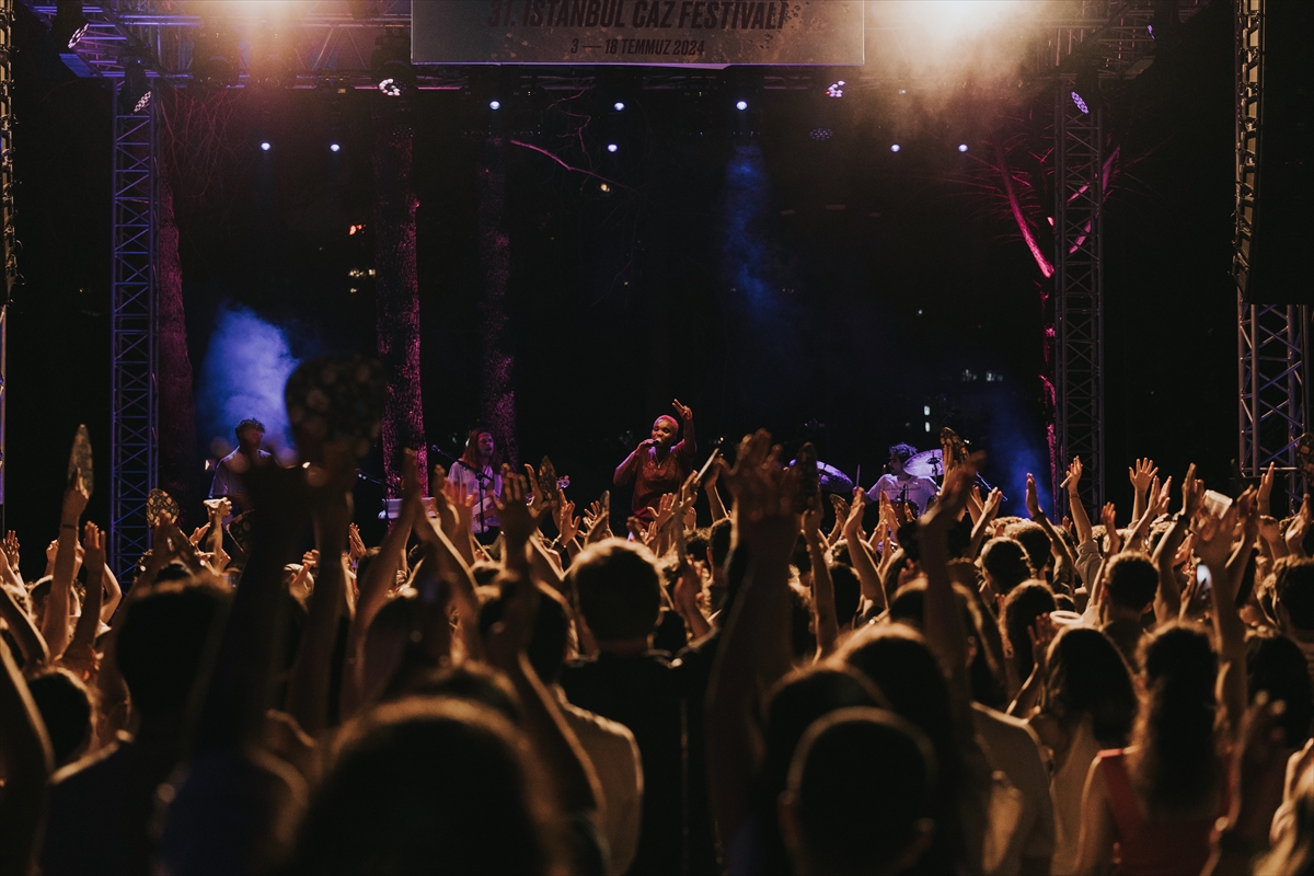 Arlo Parks 31 Istanbul Caz Festivalinde Konser Verdi 3Cc0393