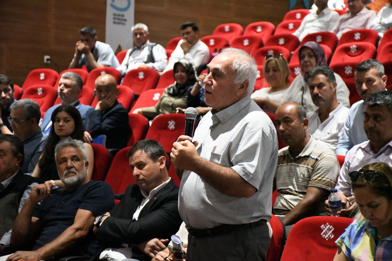 Büyüksehir, Altieylül Ilçe Muhtarlarini Dinledi (6)